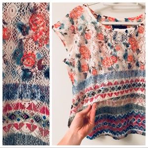 Boho hi-lo crop top in colorful floral geo sz M